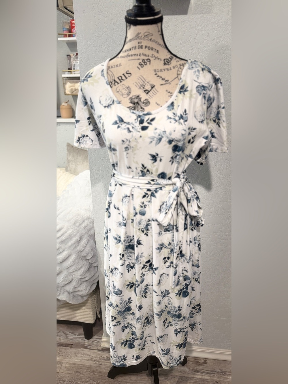 Amazon Maternity Dress Medium M White Blue Floral Tie Waist Baby Shower Midi - Picture 2 of 7